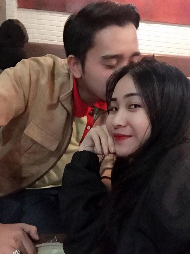 Hình ảnh chú rể khóc như mưa trong ngày cưới vì thương bố mẹ vợ đã gả con gái cho mình khiến cộng đồng mạng xôn xao